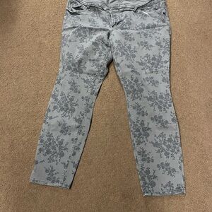 Old Navy Gray Floral Skinny Jeans